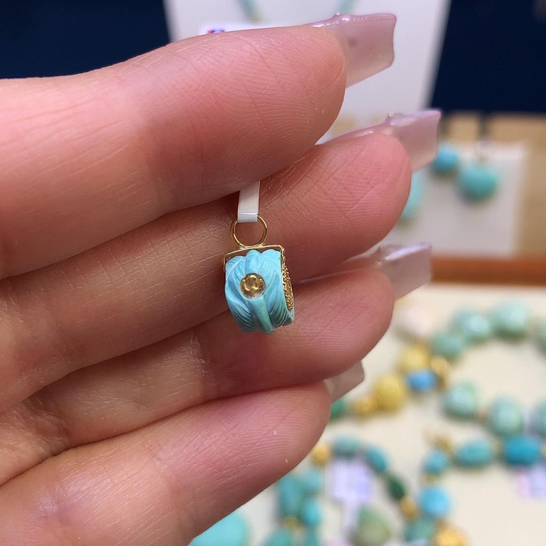 绿松石18K金镶嵌吊坠