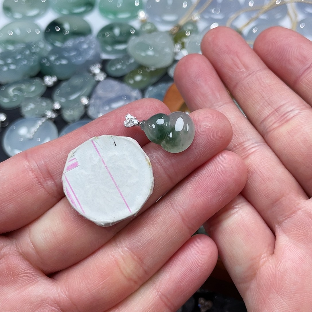 翡翠18K金镶嵌颈饰