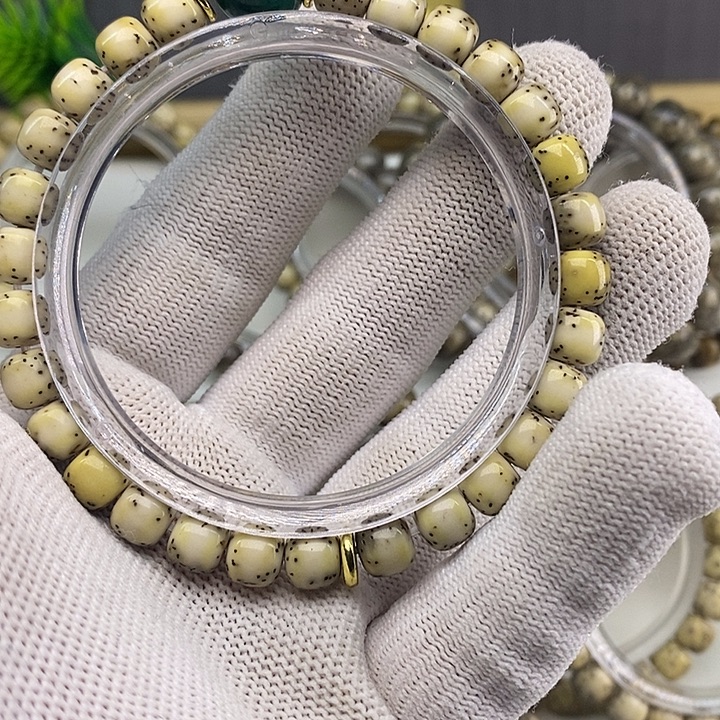 星月菩提手串绿包白河豚带配饰