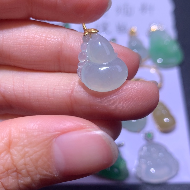 翡翠颈饰18K金镶嵌翡翠