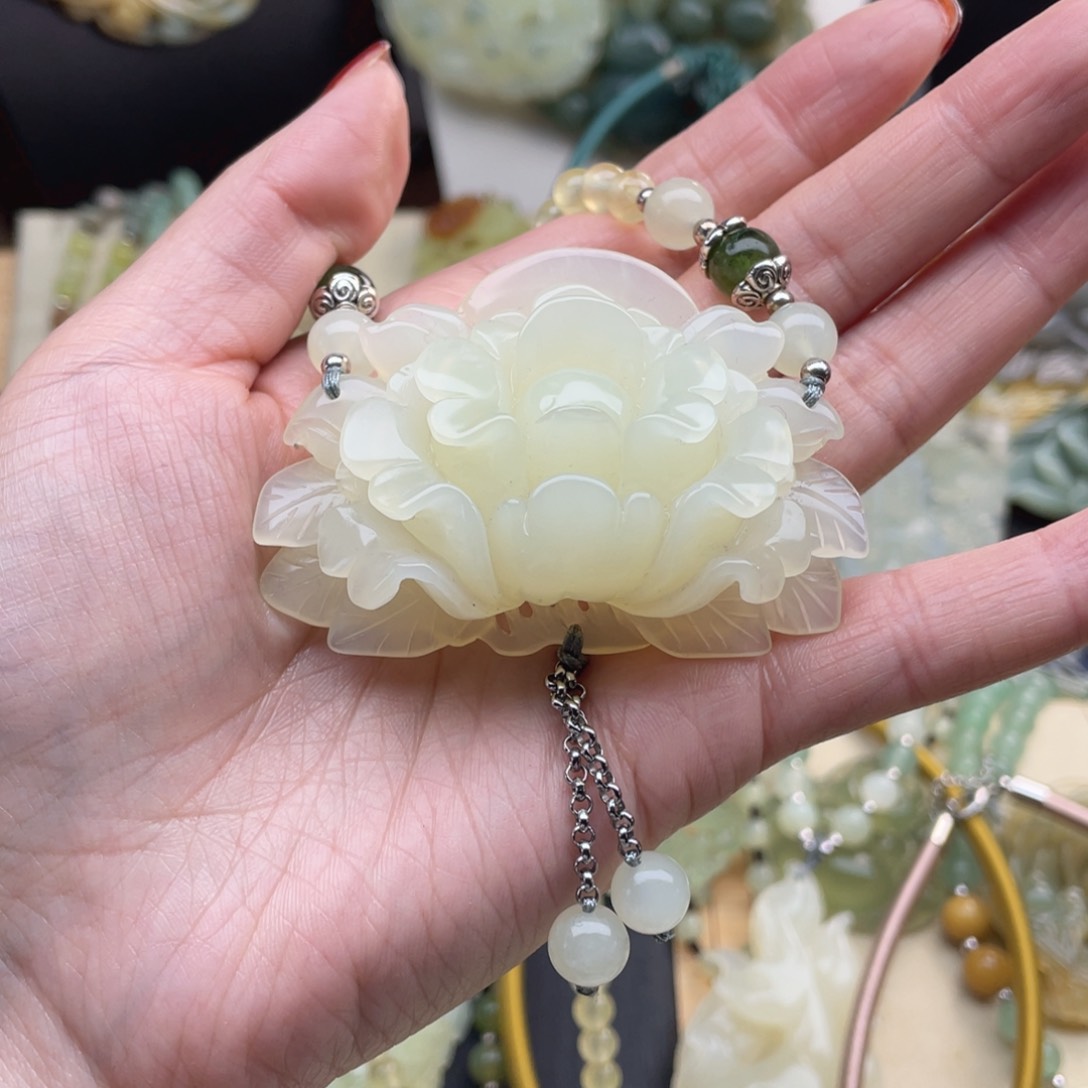 蛇纹石玉颈饰未镶嵌