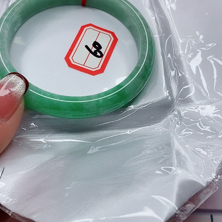 翡翠手镯（圆镯）未镶嵌麦*