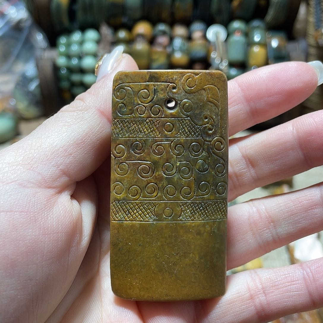 岫岩河磨玉（透闪石质玉）挂件未镶嵌