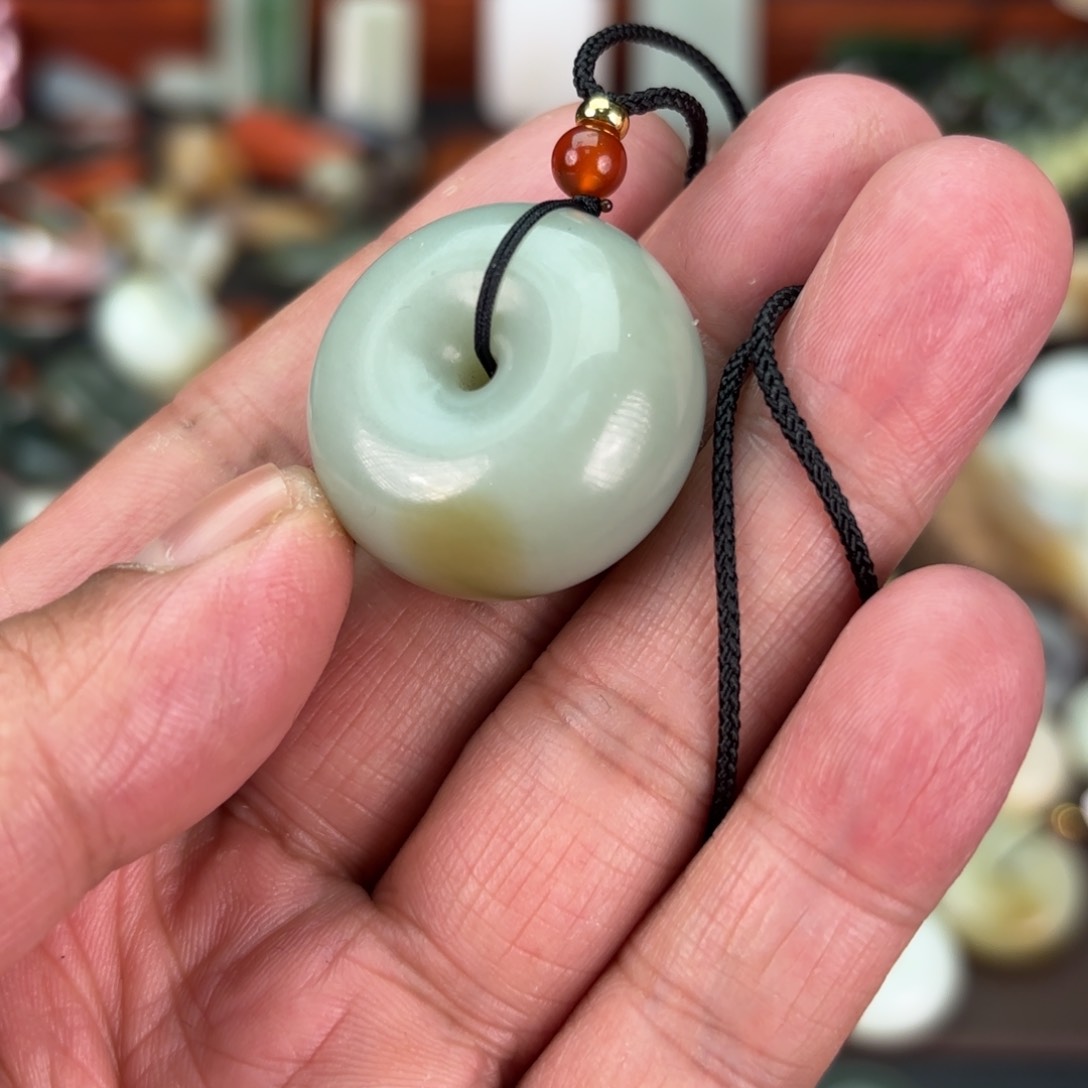 和田玉（糖玉）颈饰未镶嵌小*物