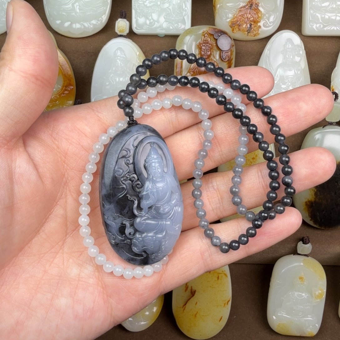 雕***筑和田玉未镶嵌颈饰