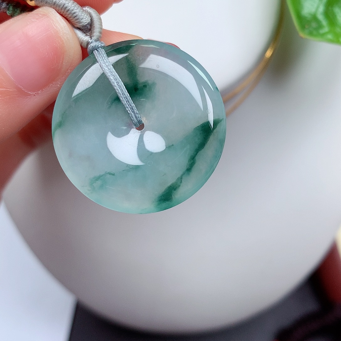 翡翠未镶嵌颈饰平安扣