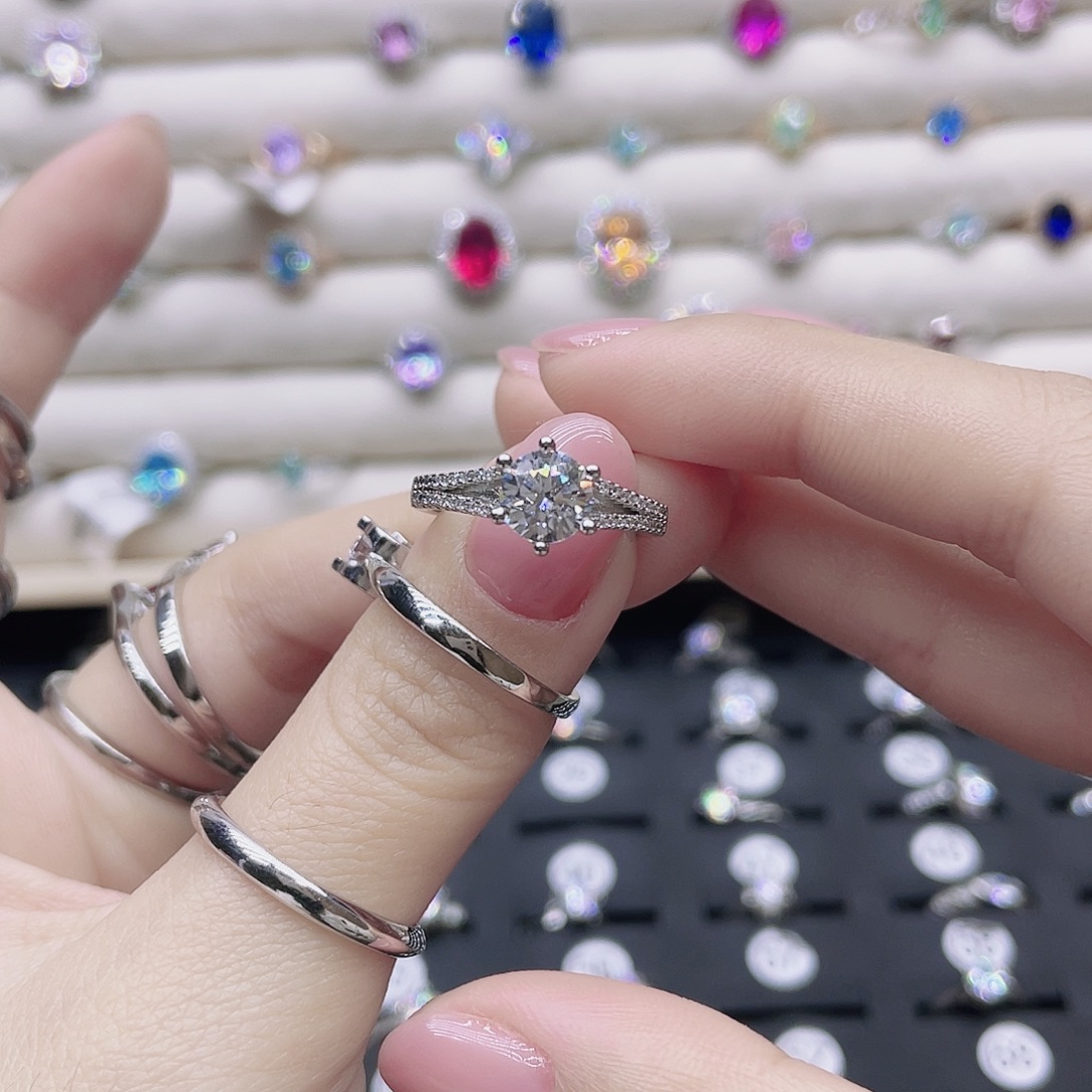 莫桑石非金属圈15。 双排六爪一克拉福利