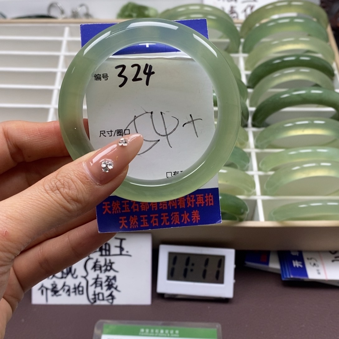 蛇纹石玉手镯未镶嵌