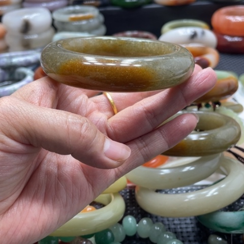 石英岩玉未镶嵌手镯