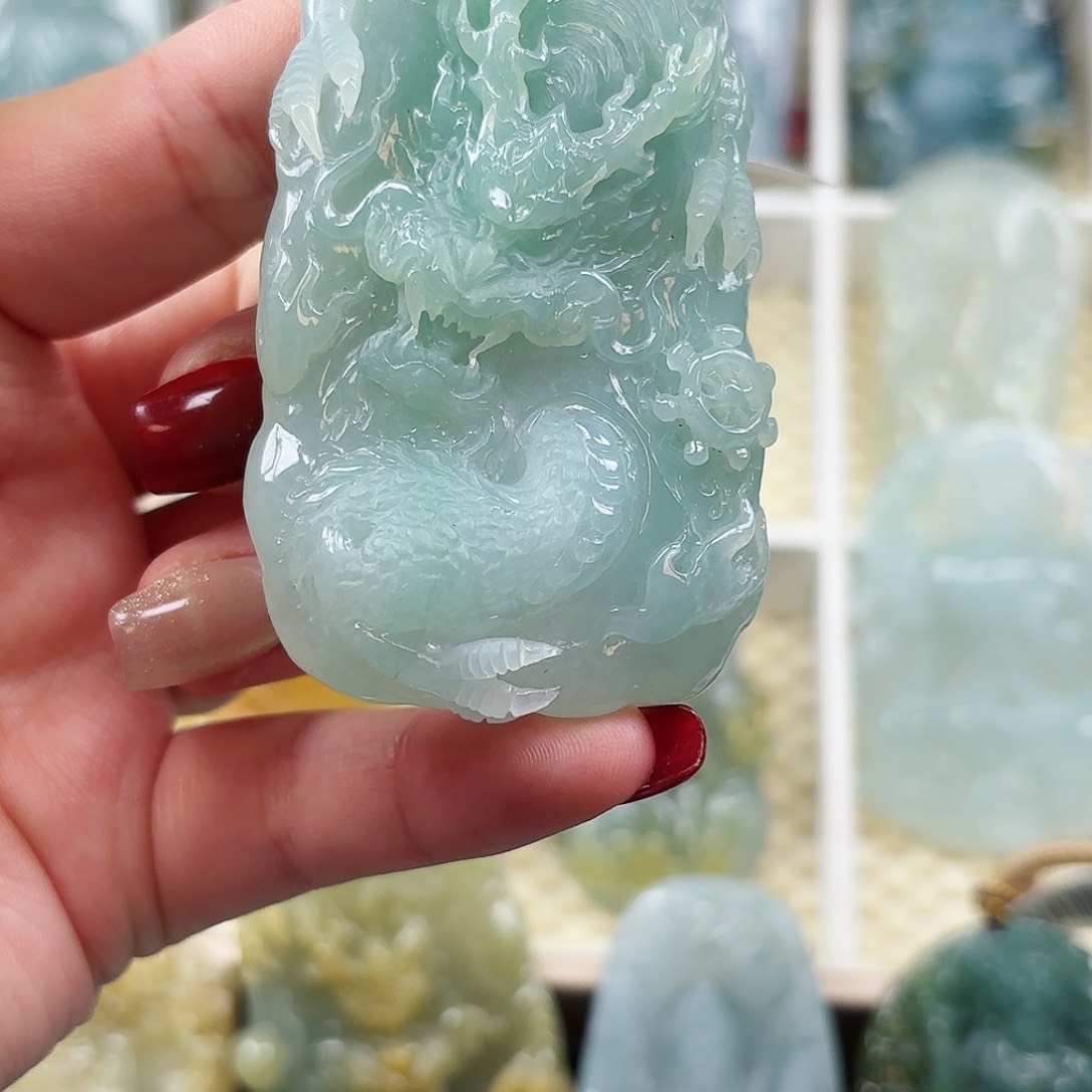 翡翠颈饰未镶嵌龙