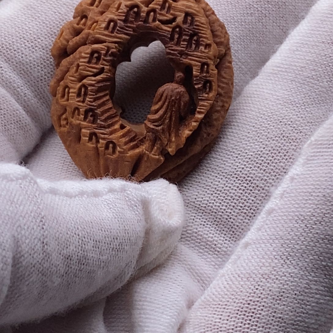 梅*桃核纯手工打造