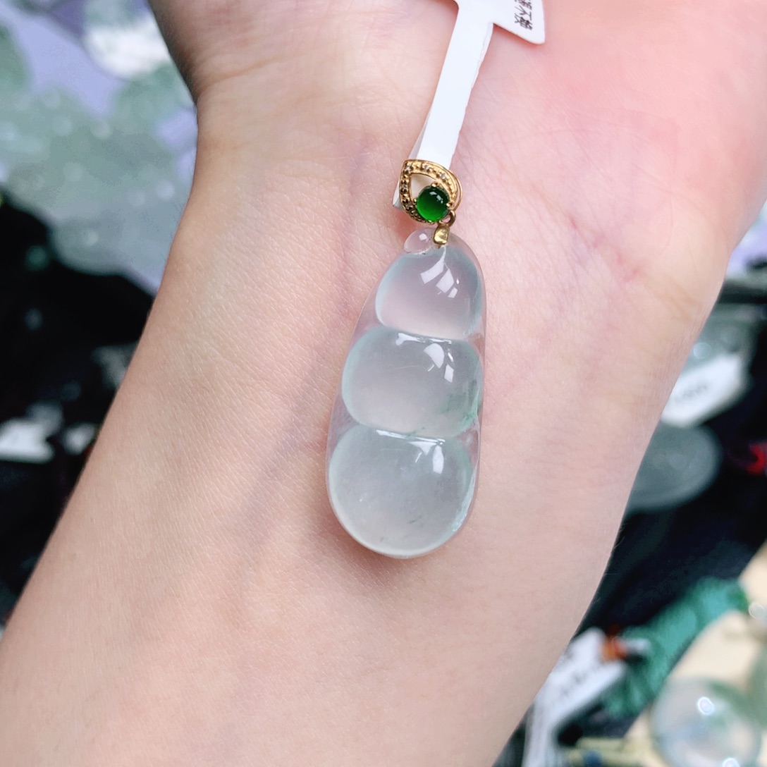 翡翠18K金镶嵌颈饰豆子