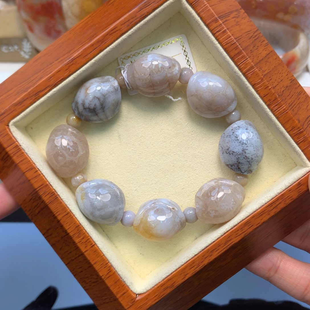 硅化珊瑚（珊瑚玉）手串未镶嵌富甲天下