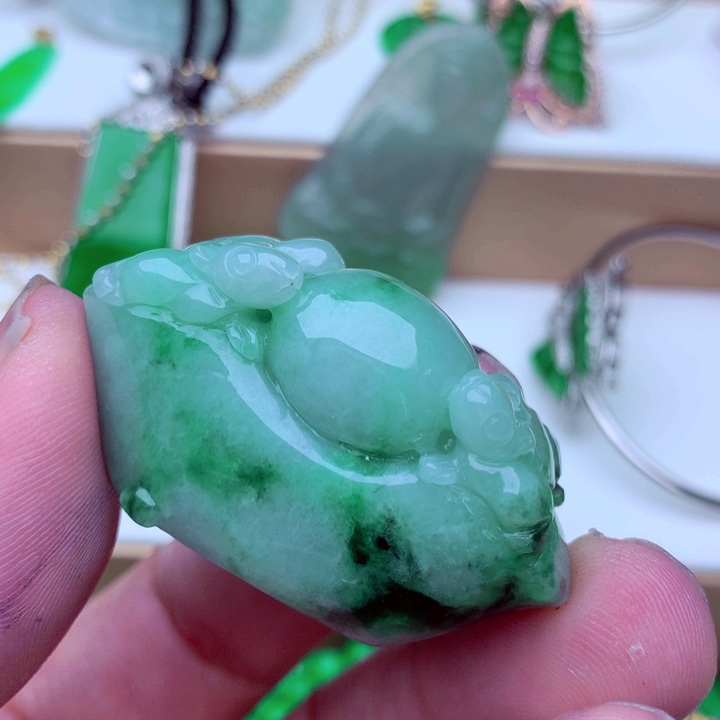 翡翠未镶嵌吊坠(不含链)