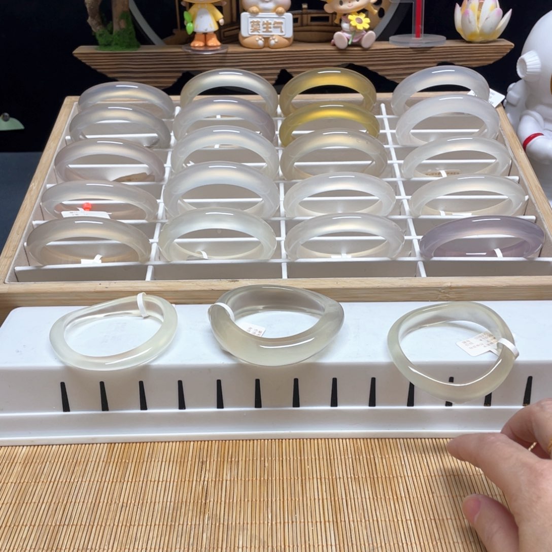 玛瑙/玉髓手镯未镶嵌