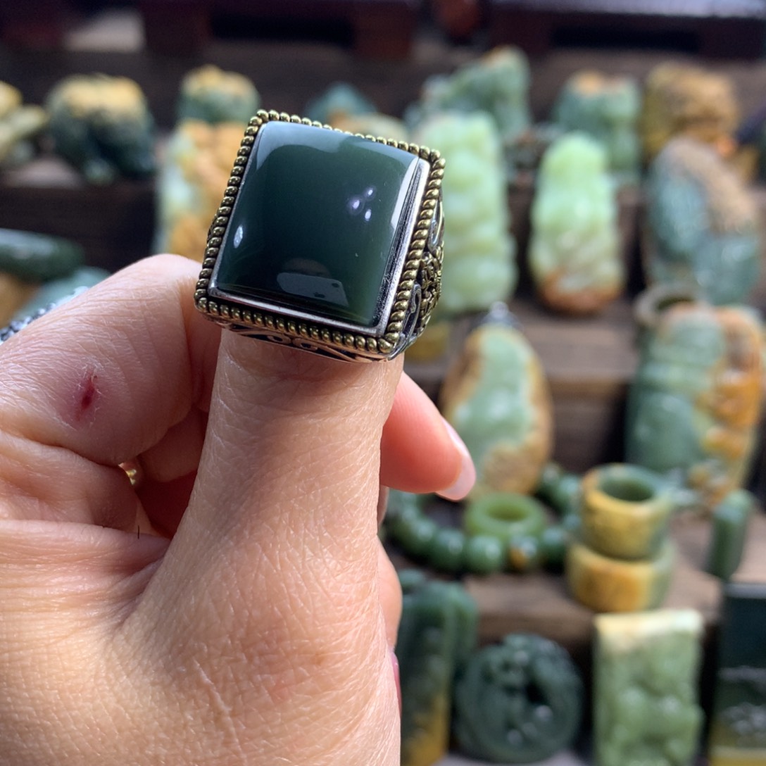 岫岩老玉（透闪石质玉）戒指未镶嵌…****…