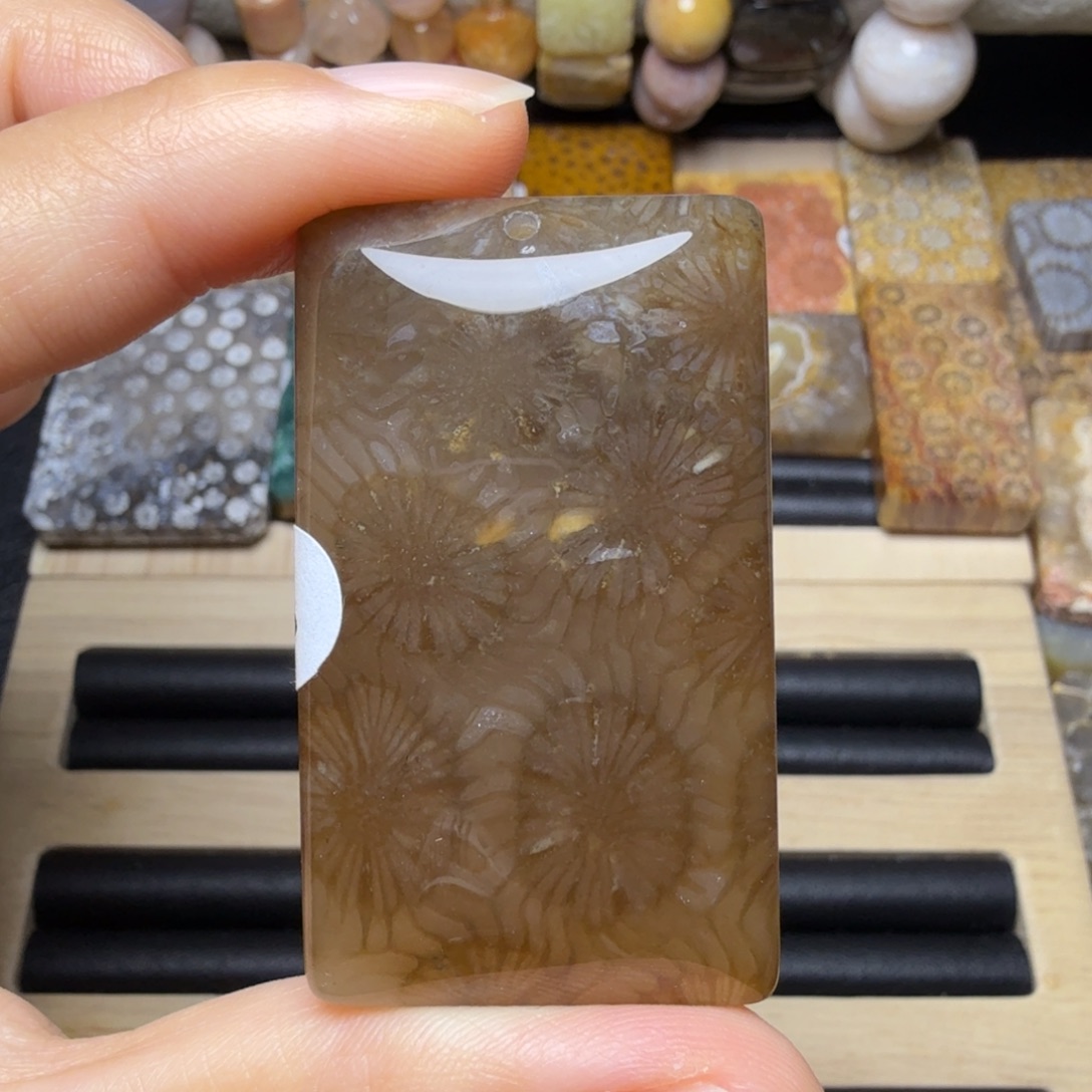 硅化玉未镶嵌黑糖大花，双面美