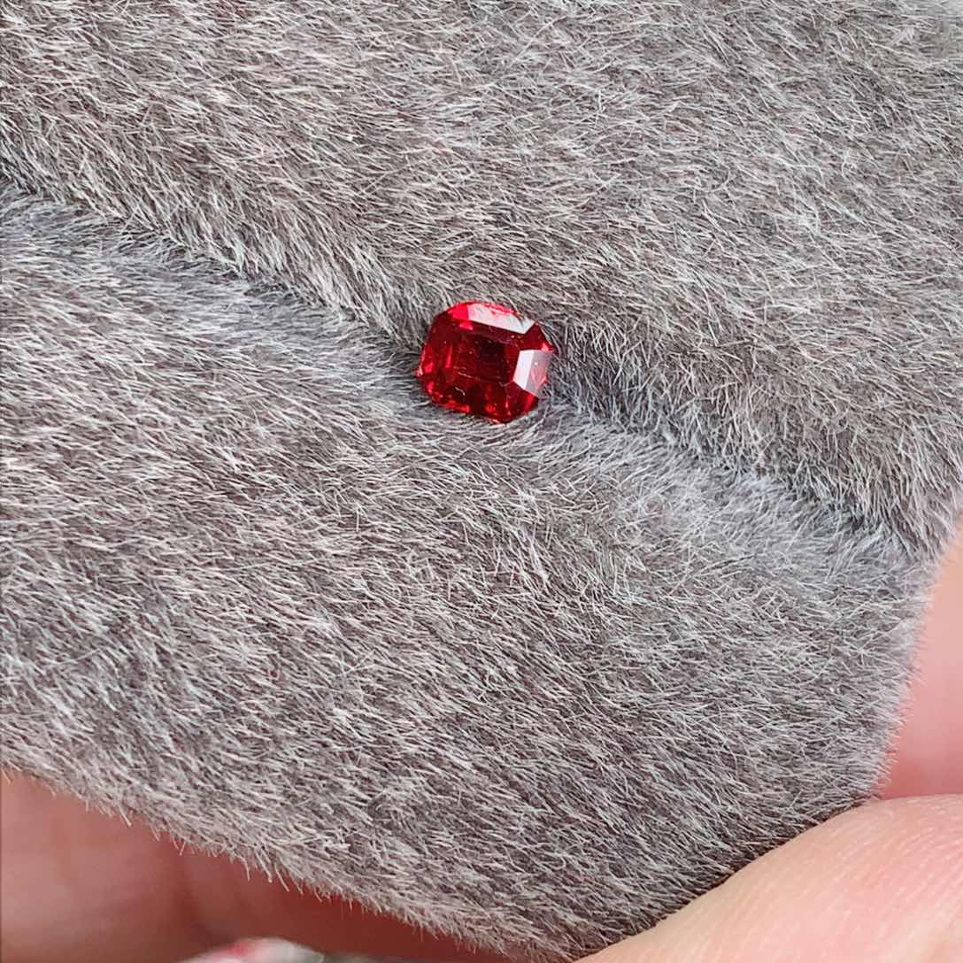 红宝石裸石未镶嵌0.55ct 吉尔德鸽血红宝石