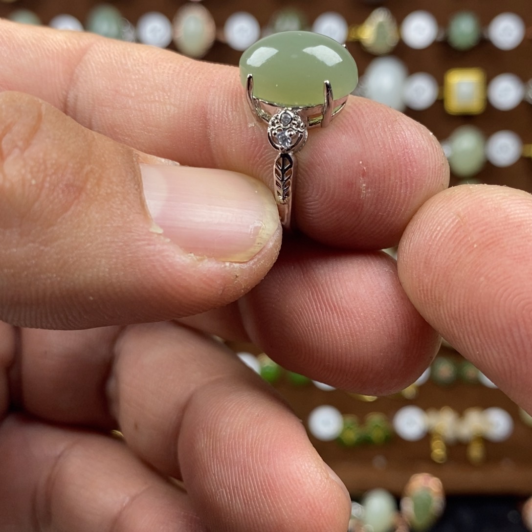 和田玉（青白玉）戒指合金