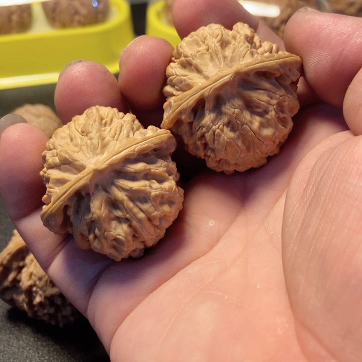 文玩核桃吊坠苹果园