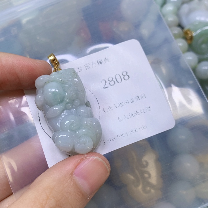 翡翠颈饰未镶嵌翡翠