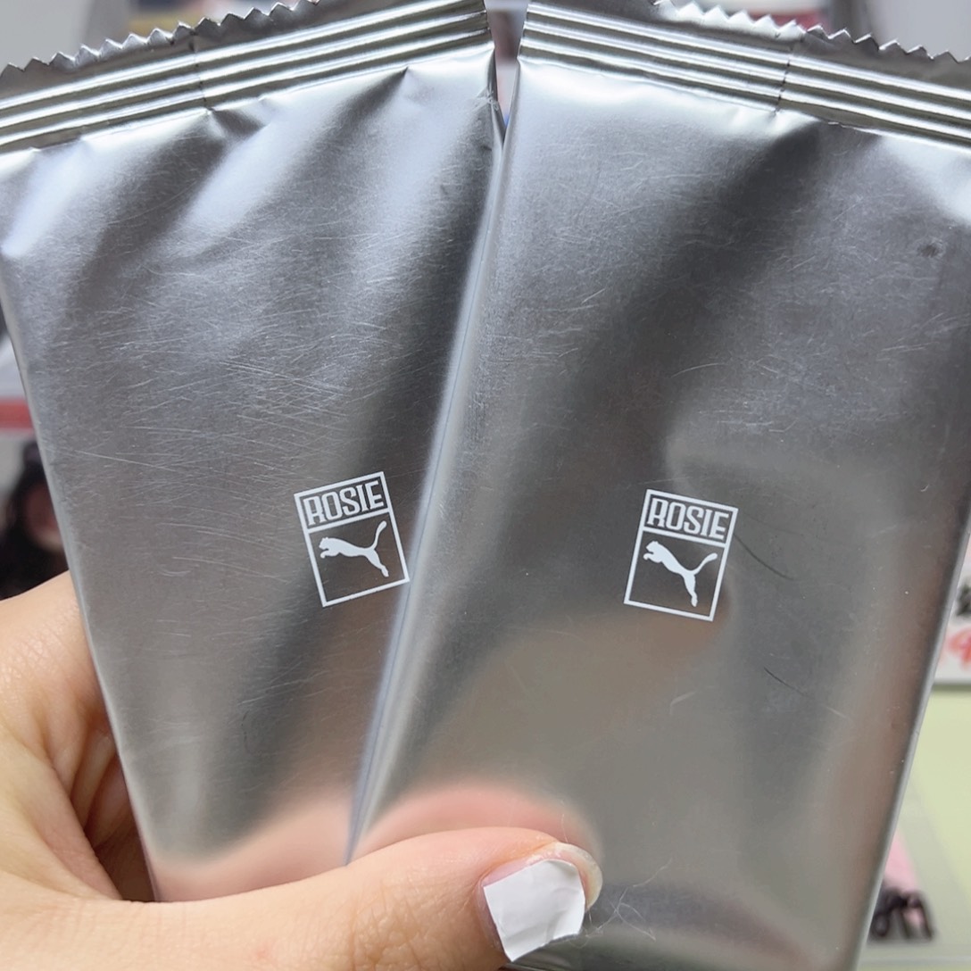 直拍彩英随机卡一包未拆