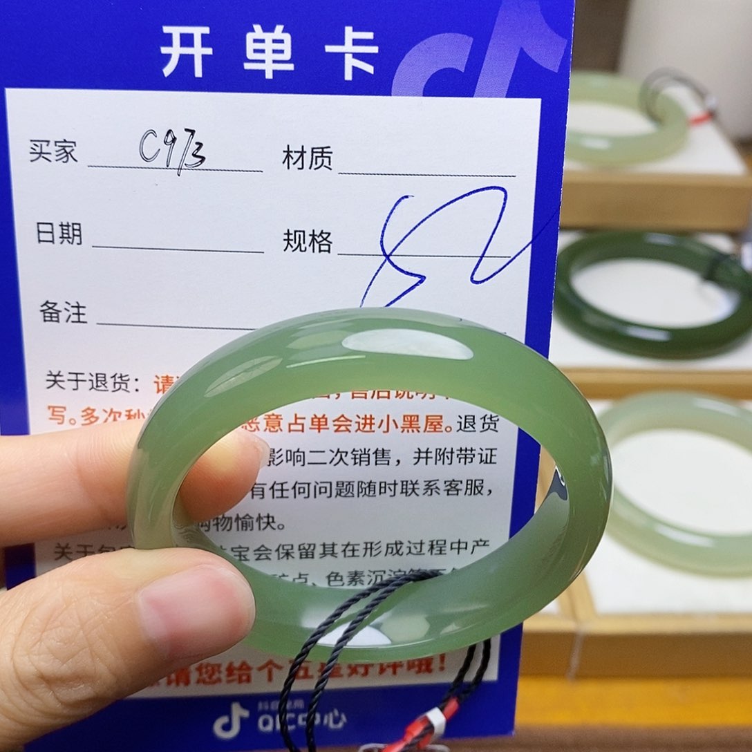 和田玉手镯未镶嵌发****、   sy