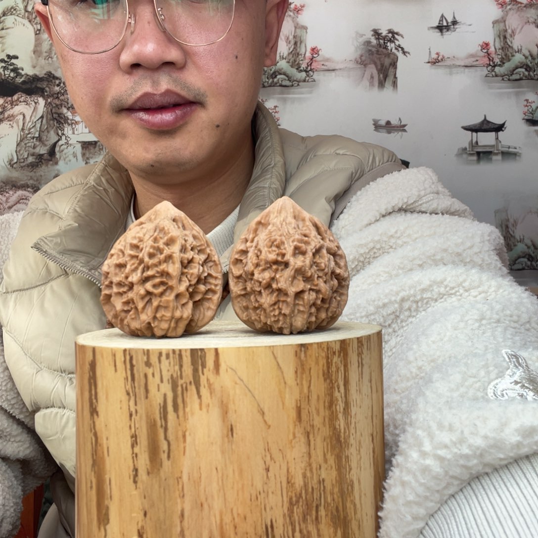 文玩核桃把件官帽尖磕碰