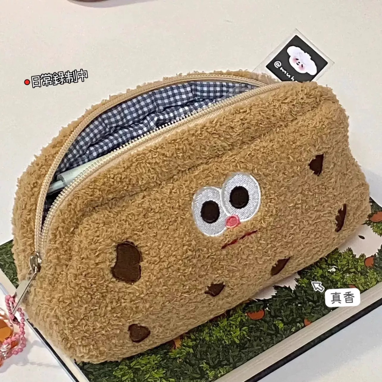 可爱曲奇饼干搞怪表情毛绒笔袋日系卡通创意学生文具收纳包