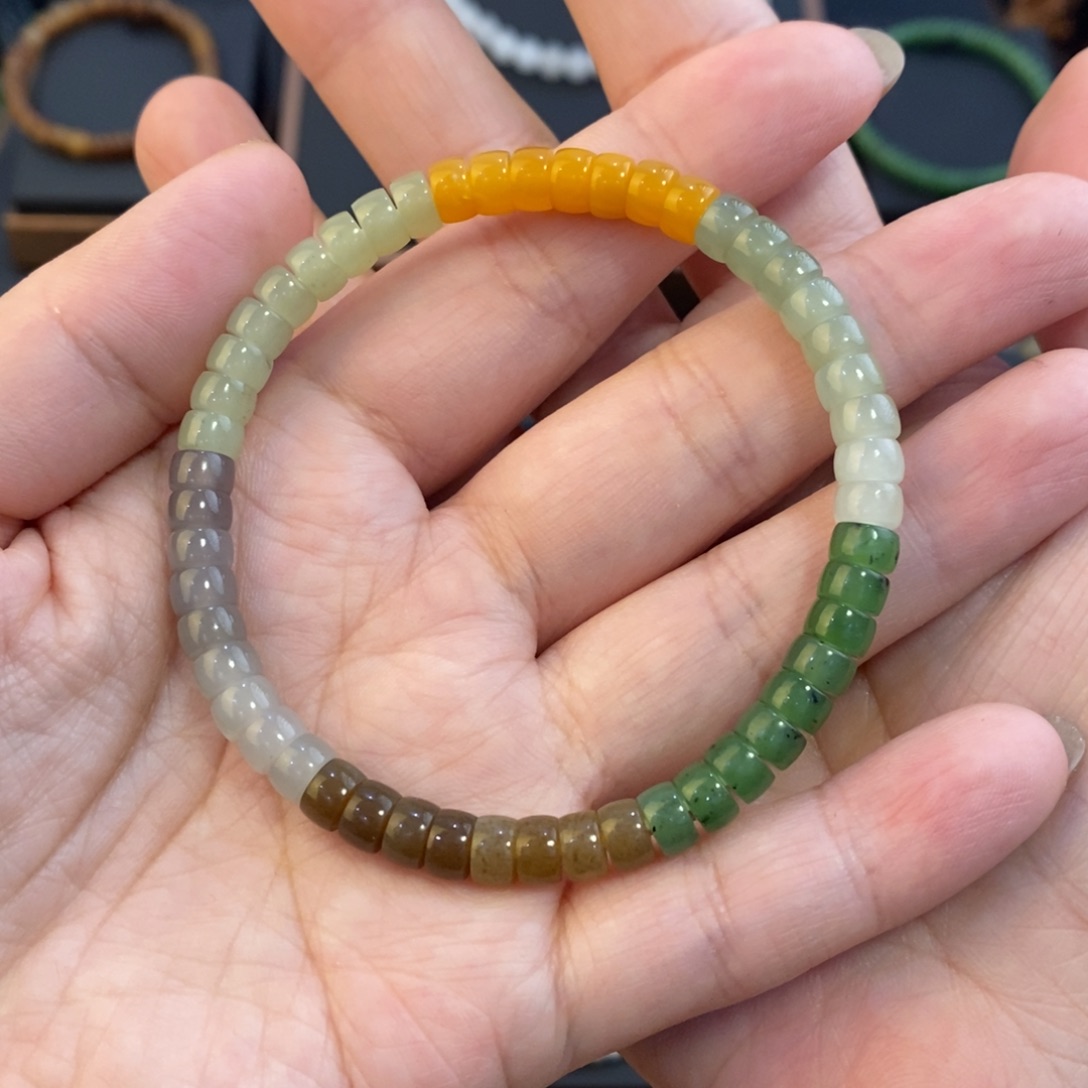 和田玉未镶嵌颈饰追**羊