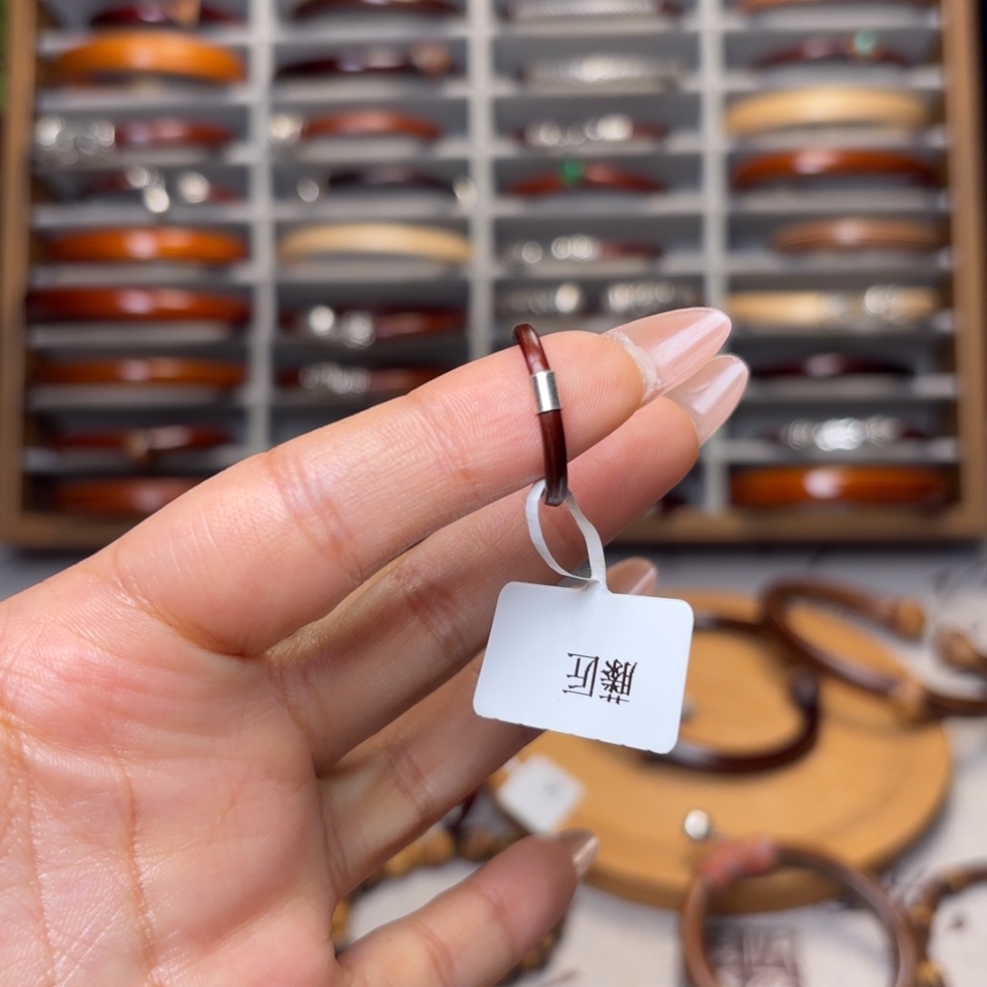 叶***蓁木质非金属鸡血藤戒指