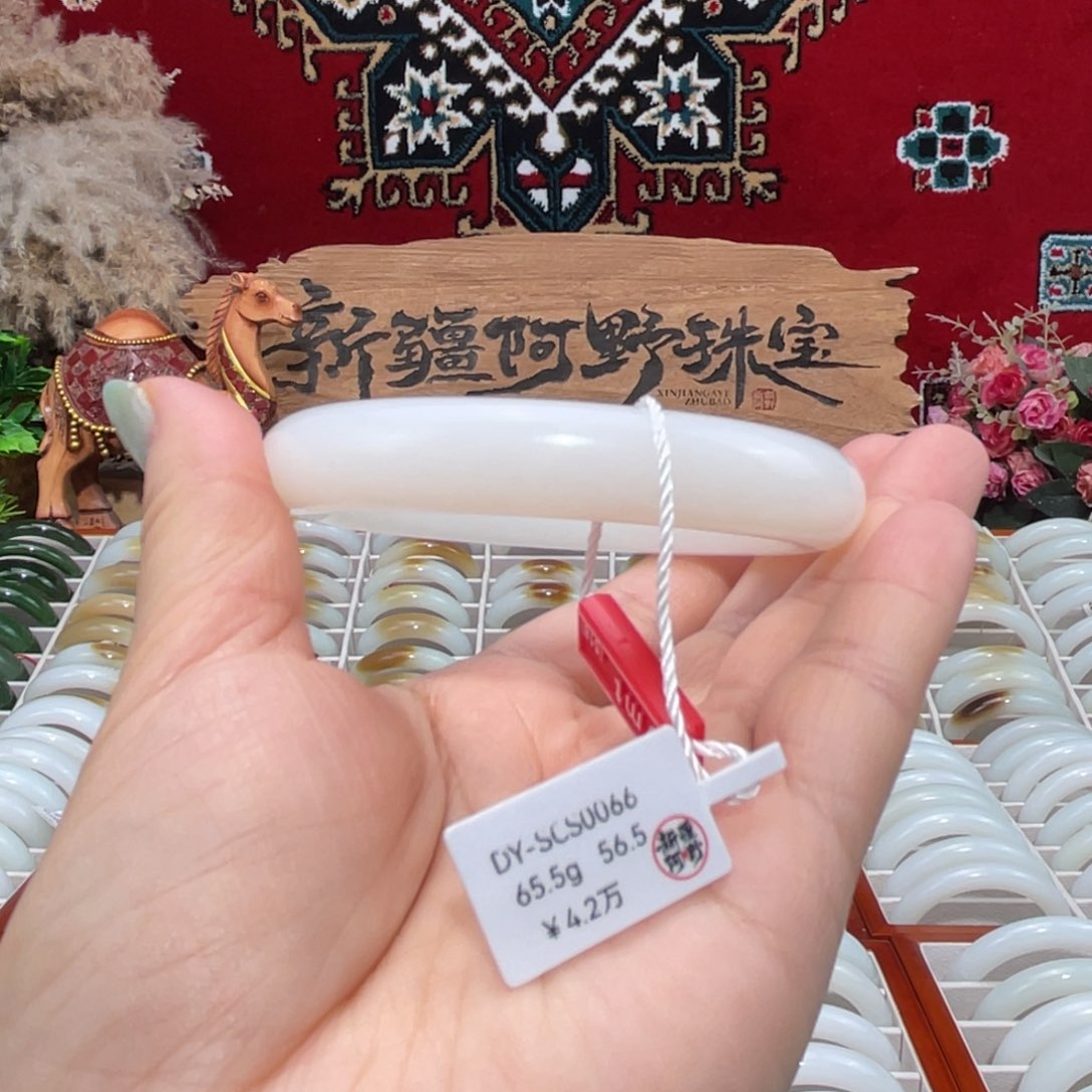 未镶嵌手镯和田玉天然羊脂玉优雅气质