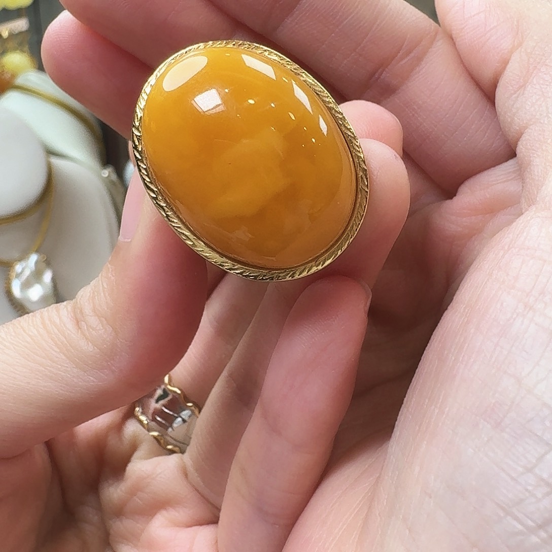 琥珀未镶嵌颈饰戒指