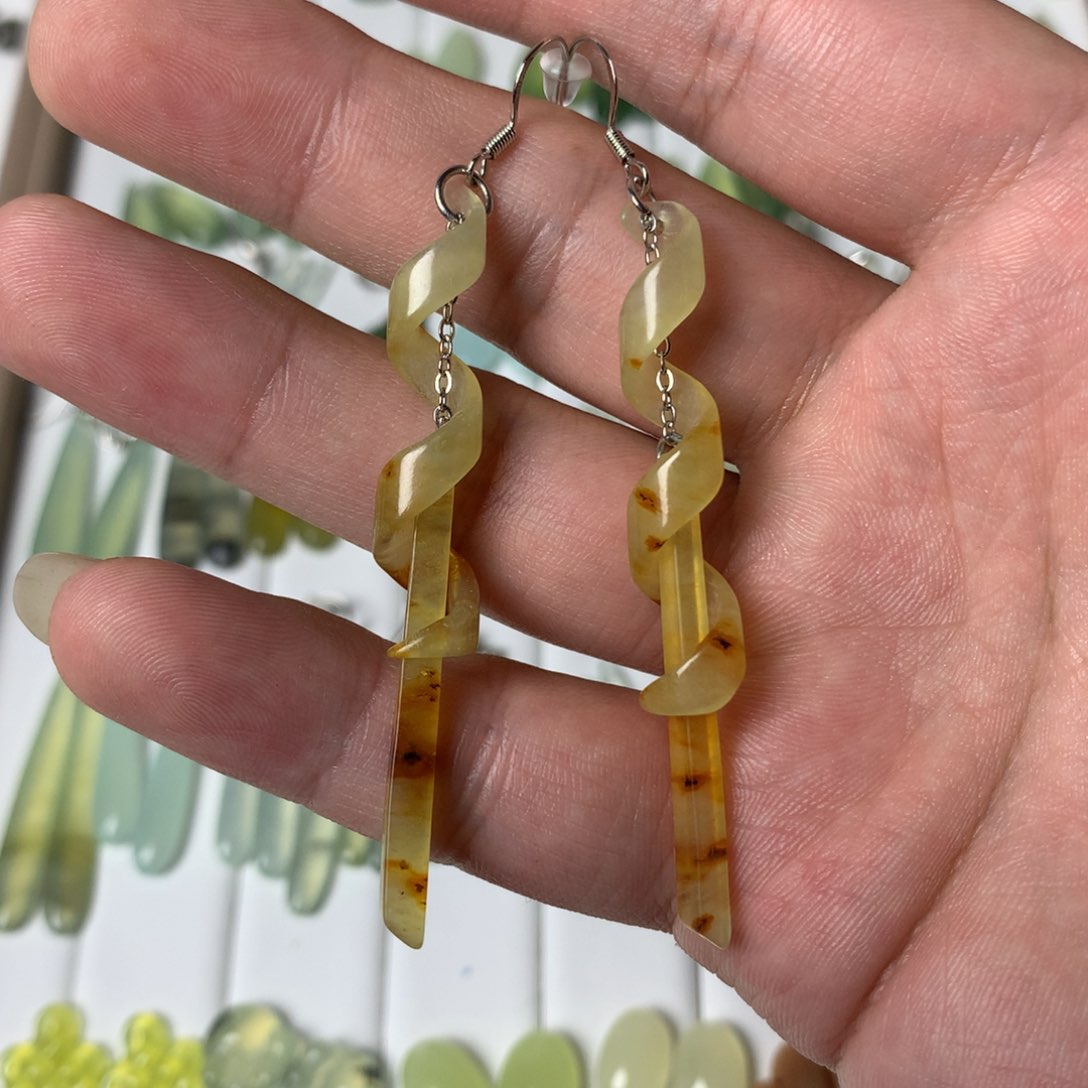 蛇纹石玉耳环未镶嵌