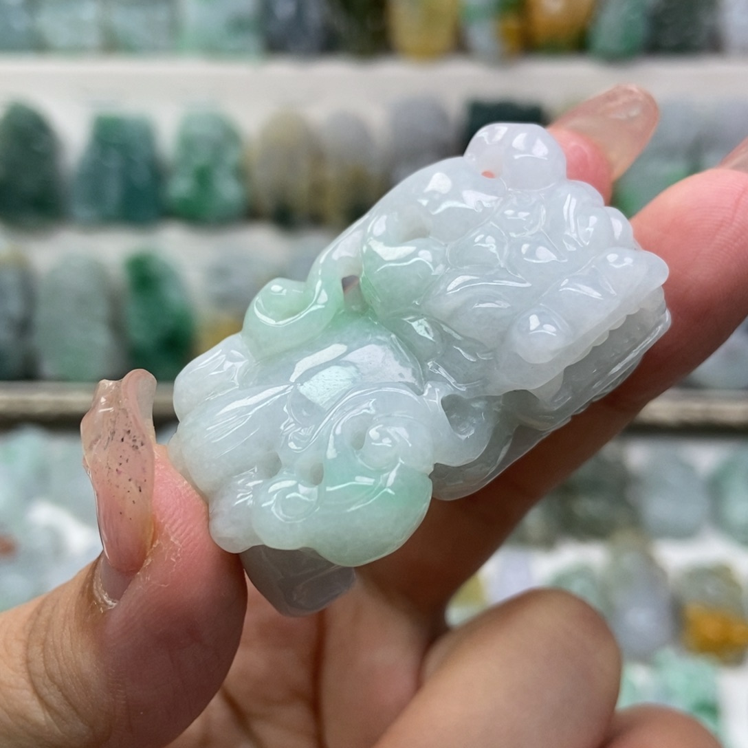 吊坠(赠链)未镶嵌翡翠