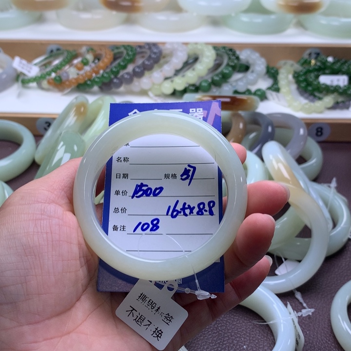 贝***贝和田玉未镶嵌手镯