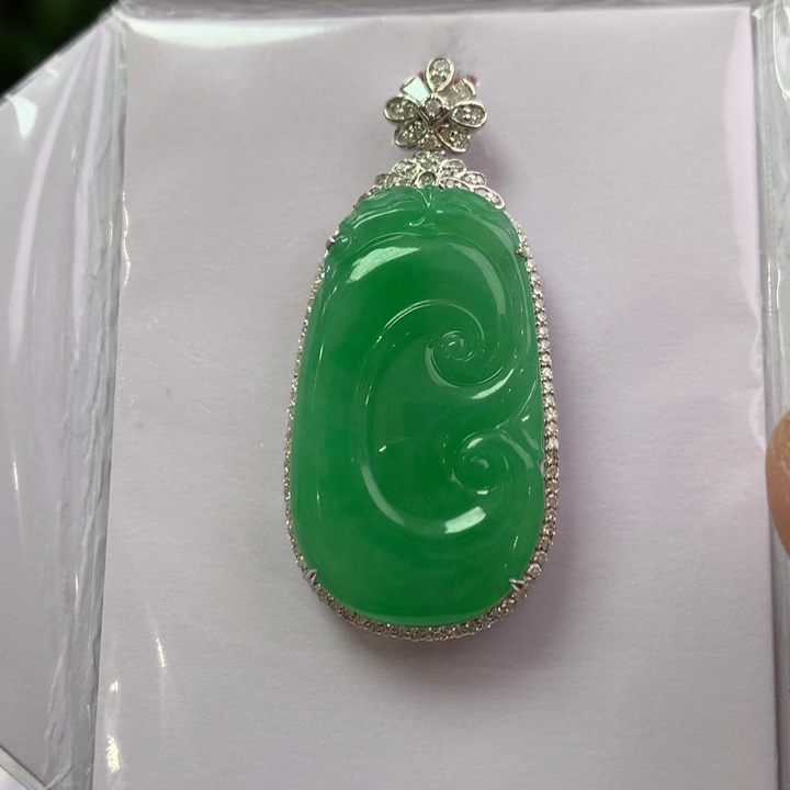 翡翠颈饰18K金镶嵌翡翠