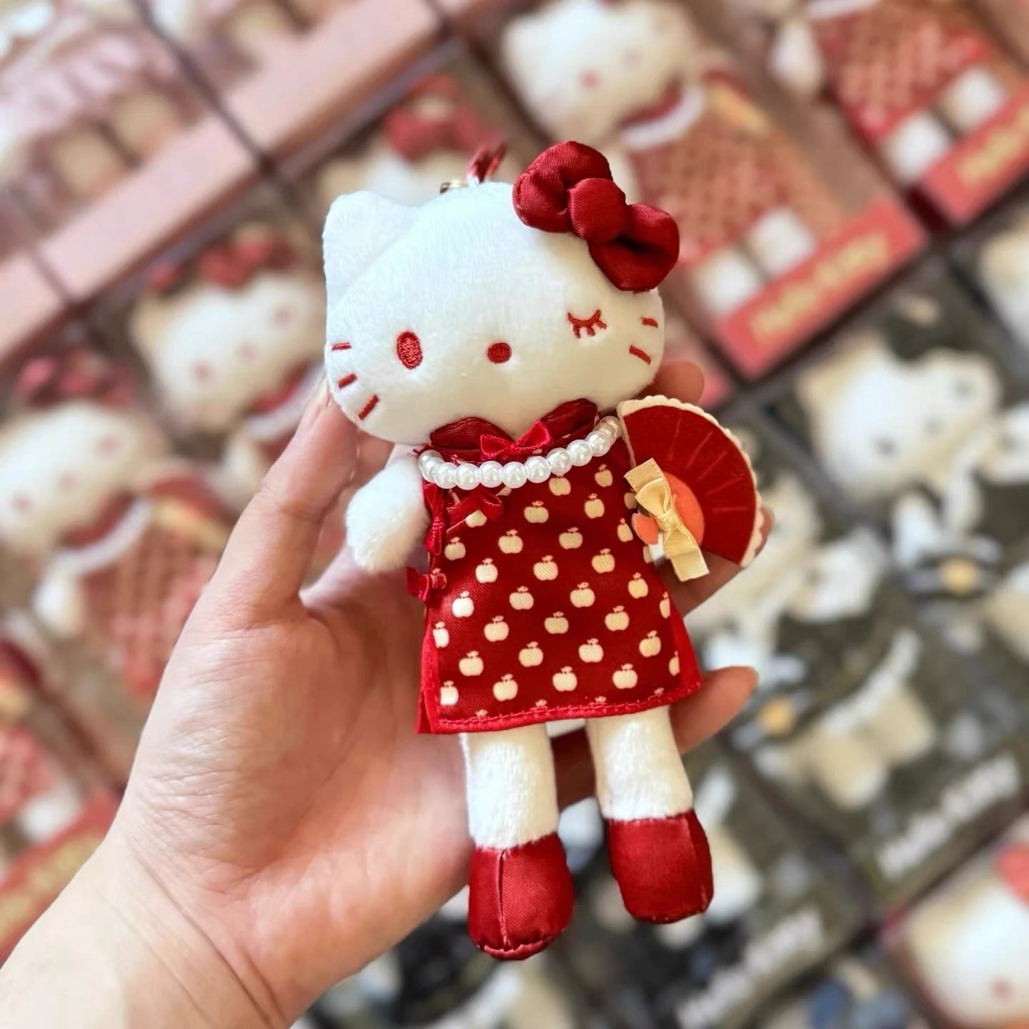 【宝藏库】红色旗袍拿扇子长腿wink眨眼kitty挂件包件