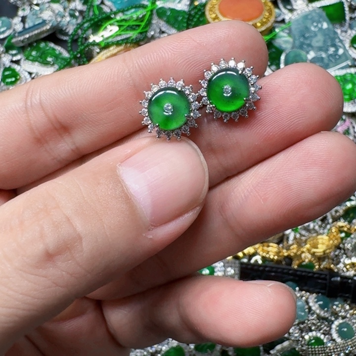 翡翠未镶嵌颈饰天然A货翡翠放漏