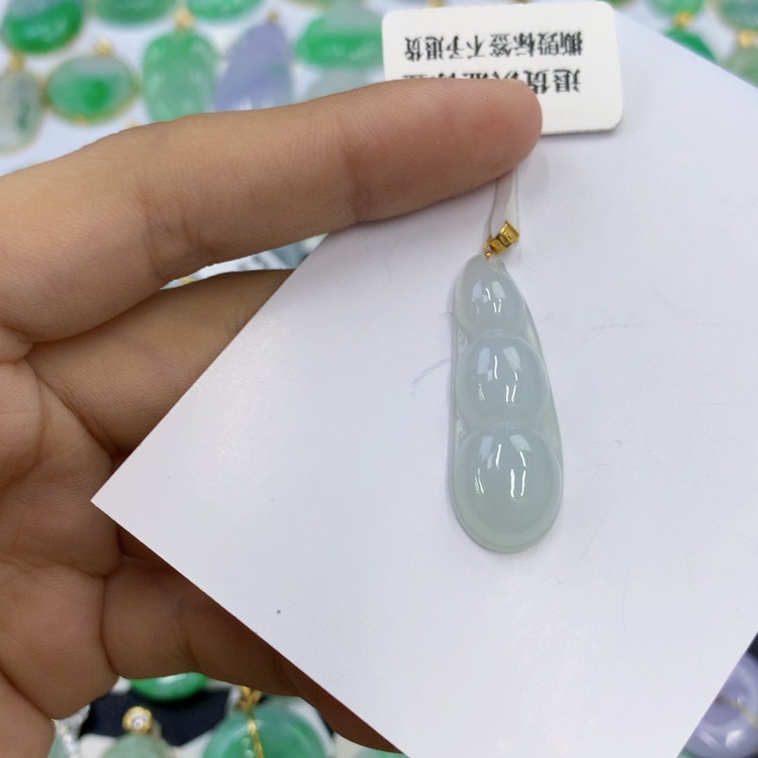 翡翠18K金镶嵌颈饰翡翠