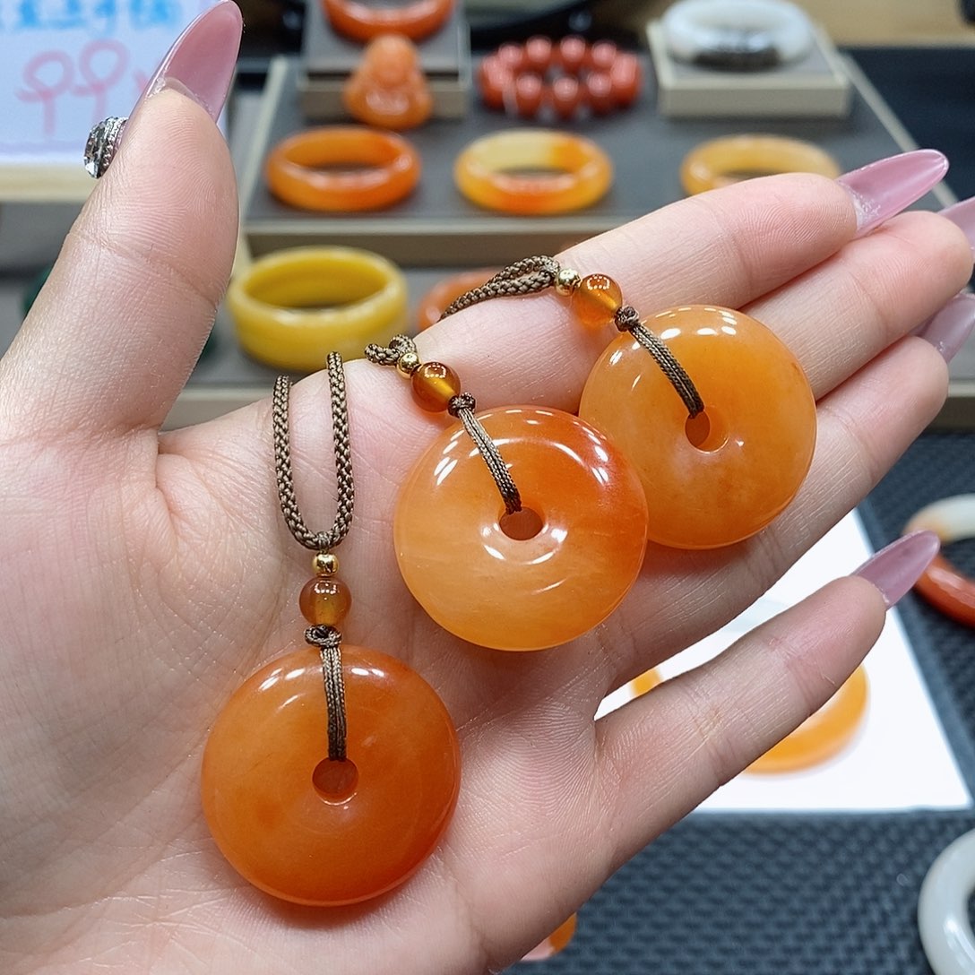 石英质玉颈饰未镶嵌