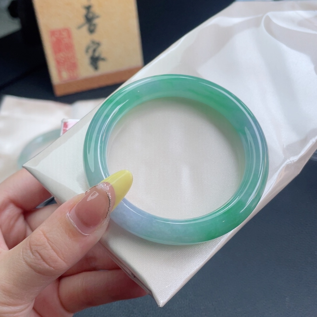 未镶嵌手镯翡翠54.4果阳绿飘翠 富贵精致感十足 20号