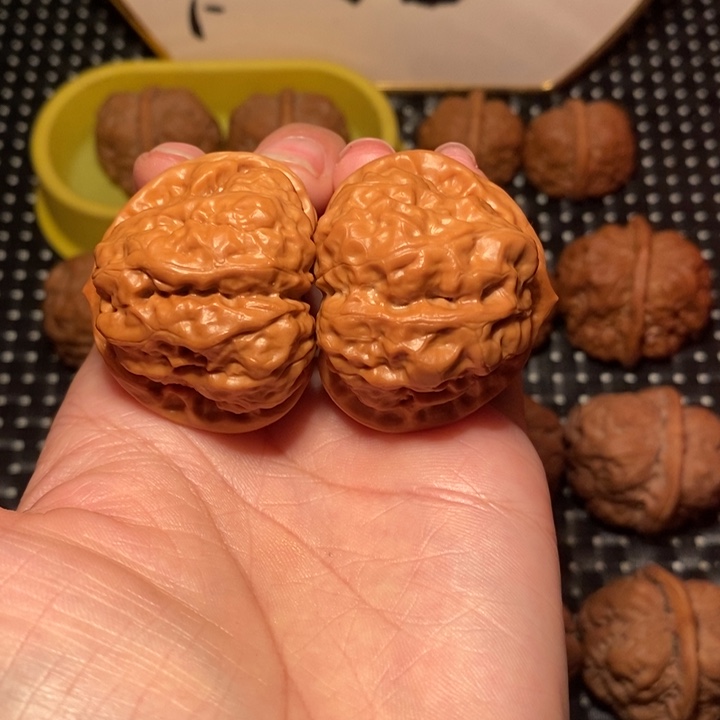 城***鹰把件文玩核桃开背大腿心形三角蛙
