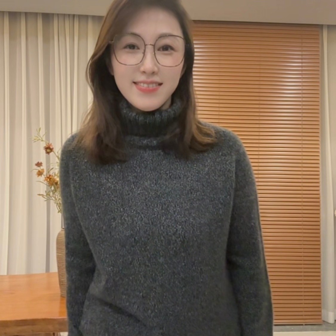 【美姐说】女高领花纱羊绒衫1027