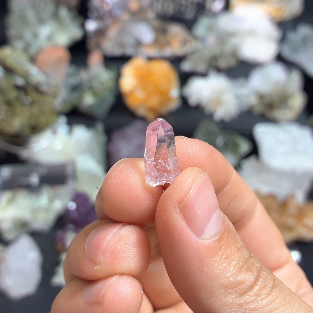 石材福利科鲁兹水晶