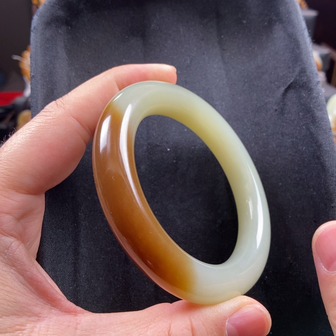 和田玉（糖玉）未镶嵌手镯