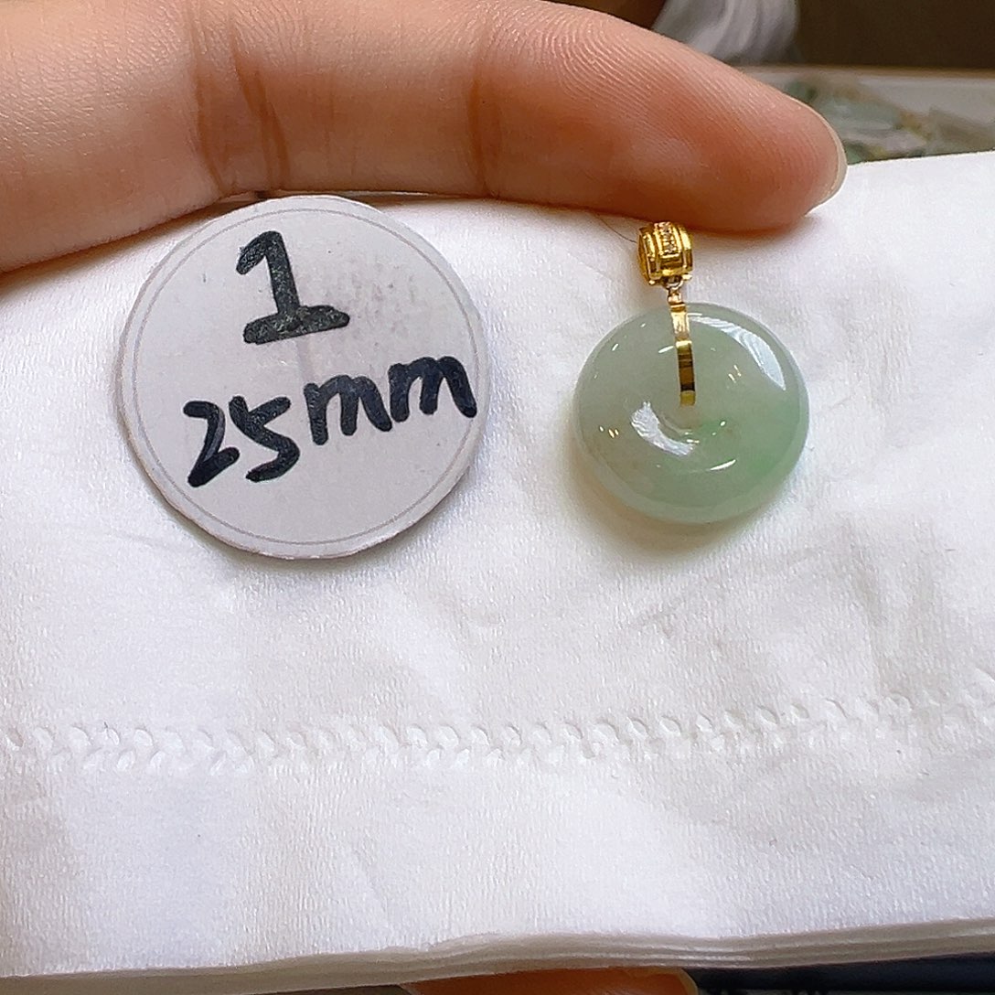 翡翠颈饰18K金镶嵌翡翠