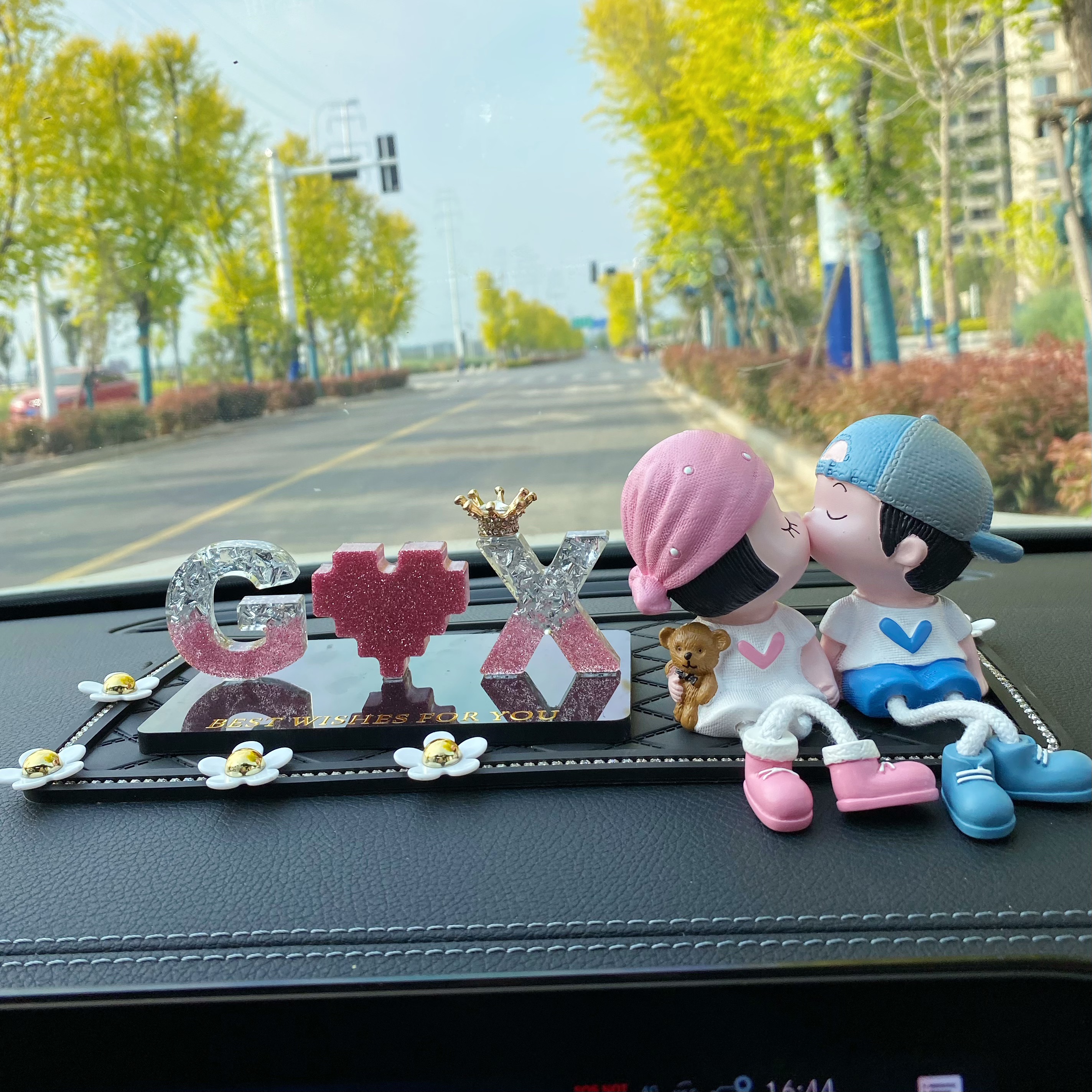 定制姓名首字母网红车载装饰用品中控台饰品汽车摆件车内情侣公仔