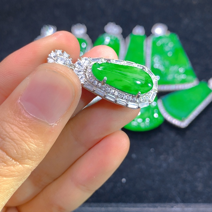 翡翠颈饰银S925镶嵌一个