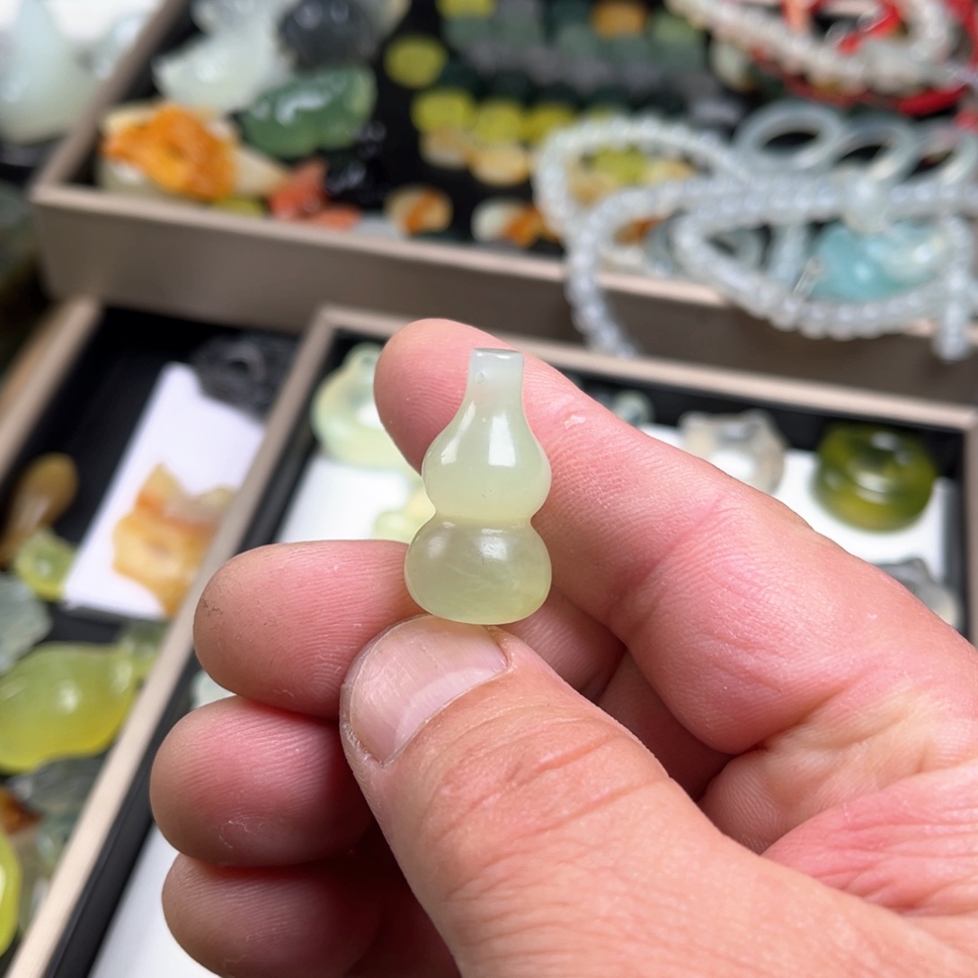 蛇纹石玉原石未镶嵌